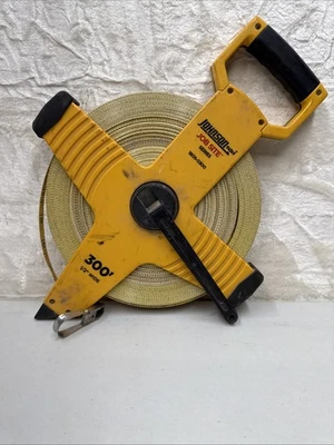 Johnson Job Site Series 1808-0300 - 300 Ft 1/2” Wide Fiberglass Tape Measure - Image 1 of 4