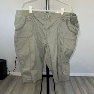 New Sonoma Women’s Olive Green 14.5” inseam Knee Length Cargo Shorts Size 22W - Picture 1 of 8