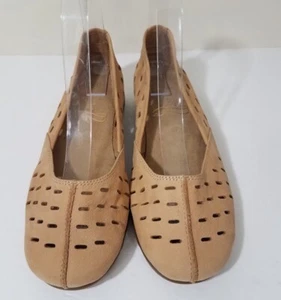 AEROSOLES Women's Tan Suede Lazor Cut Slip On Small Wedge Loafers Sz 7 NWOB - Picture 1 of 8
