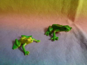 Ja-Ru China Green Frog & Smaller Spotted Yellow Rubber Toys - Picture 1 of 5