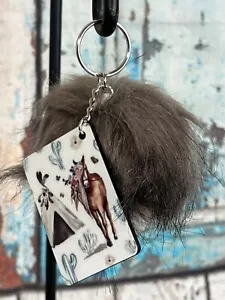 Schlüsselanhänger Pferd Tipi mit Kunstfellbommel - Bild 1 von 3