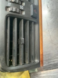 1998 1999 2000 LEXUS LS400 CENTER DASH AC A/C AIR VENT PANEL BEZEL TRIM DAMAGED - Picture 1 of 4