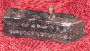 FERRO DA STIRO ORIGINALE ANTICO BAROCCO FERRO PIENO ORNAMENTI TIROLE AUSTRIA 1750 circa - Foto 1 di 5