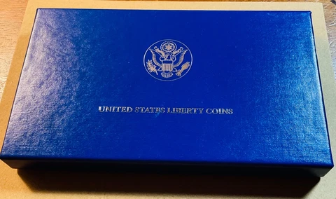 1986 Statue of Liberty 2 Coin Uncirculated Set  Silver Dollar & Clad Half Dollar Cover