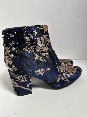 Botín para mujer Guess brocado con tachuelas talla 10 Foto 1 de 4