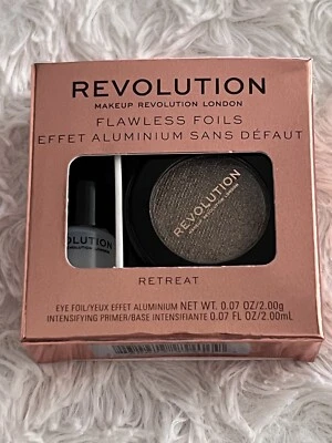 Revolution Flawless Foils Single Eyeshadow Makeup Revolution Retreat + Primer - Image 1 of 2