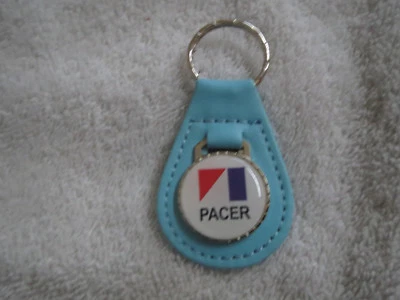 1975 1976 1977 1978 1979 American Motors AMC Pacer emblema llavero nuevo azul cielo Foto 1 de 2