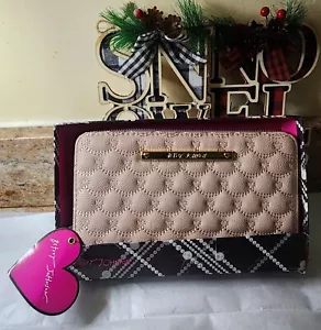 Betsey Johnson Quilted Wallet. Zip Around Wallet. Faux Leather Wallet. Wristlet - Picture 1 of 5