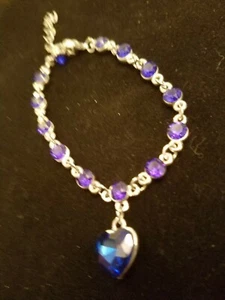 US SELLER BEAUTIFUL ROYAL BLUE SAPPHIRE SIMULATED DANGLE HEART PRETTY BRACELET - Picture 1 of 4