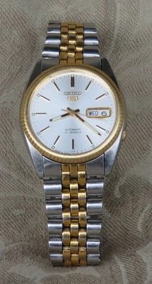 SEIKO 5 AUTOMATIC 7S26-3110 SKXJ90 STAINLESS GOLD 21J DAY DATE WATCH EXCELLENT - Image 1 of 4