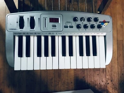 M-Audio Midiman Oxygen 8 25 key Controller MIDI - Keyboard Controller USB - Image 1 of 3