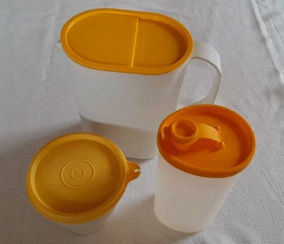 3x Tupperware Set:  Kännchen Ölprinz, Kanne, Becher mit Deckel- Weiß/gelb - Bild 1 von 4