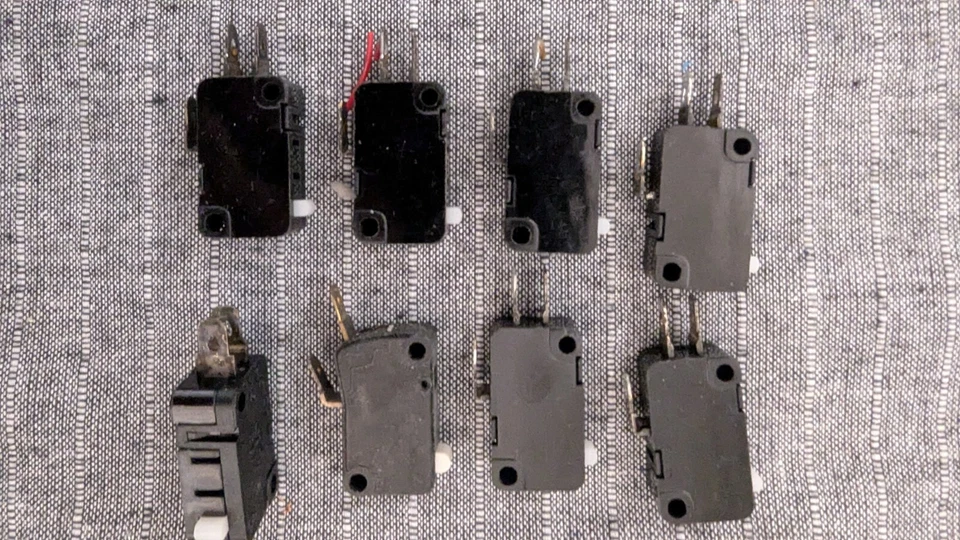 8 Mikrotaster Microswitch Competition Joystick Ersatzteil Schalter Atari - Bild 1 von 1