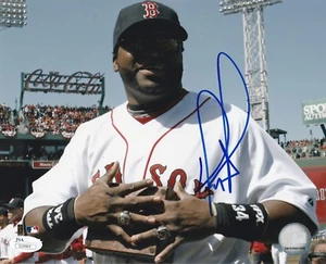 BOSTON RED SOX DAVID ORTIZ SIGNED 8X10 PHOTO W/PROOF JSA AUTHENTICATED BIG PAPI - Picture 1 of 2
