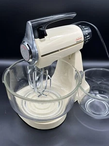 Vintage Sunbeam Mixmaster 12 Geschwindigkeiten Standmixer mit Schüsseln & Rührbesen FUNKTIONIERT! - Bild 1 von 6