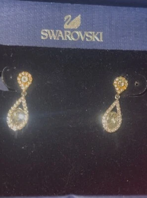 Orecchini gocce punto luce della swarovski con contorno dorato - Immagine 1 di 2