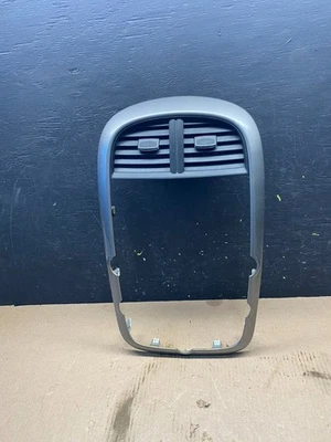 2013-2016 Chevrolet Malibu Center Dash Radio Switch Air Vent Trim Bezel Q7327 DG - Image 1 of 4