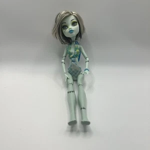 2008 Monster High Skull Shores Frankie Stein Puppe Badeanzug Variante mit Armband - Bild 1 von 8
