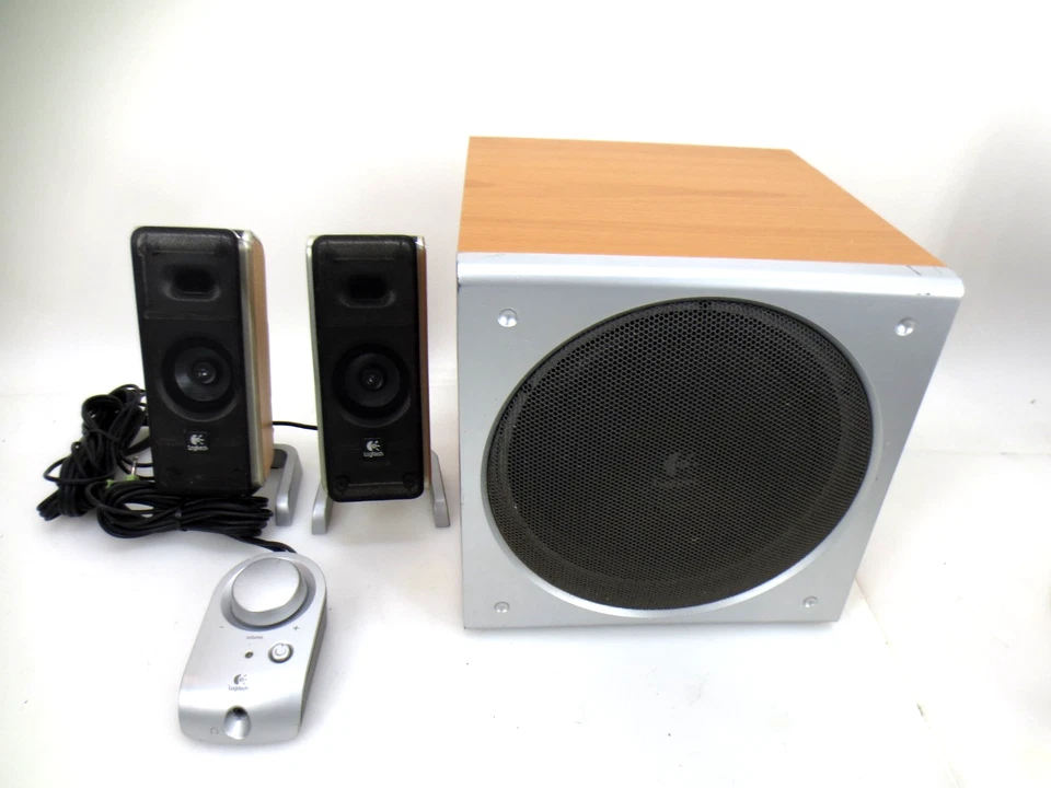Logitech Z3 (S-0085A) Desktop-Lautsprecher mit Holzmaserung mit Kabelfernbedienung & Sub - Bild 1 von 4