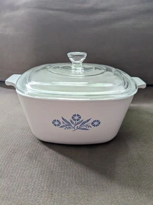Cazuela para hornear Corning Ware azul aciano con tapa 1,75 cuartos de galón P- 1 3/4 - B Foto 1 de 4