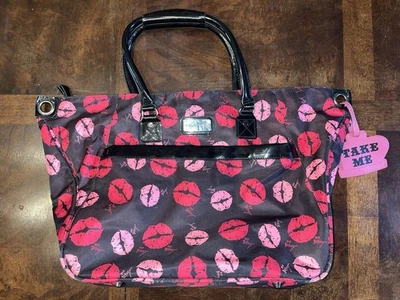 Bolso de viaje Betsy Johnson bolso de lona labios rosa y negro Foto 1 de 4