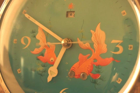 Vintage Diamond Alarm Clock, Fish's Eye Moving With Seconds Hands, Retro Alarm Cover