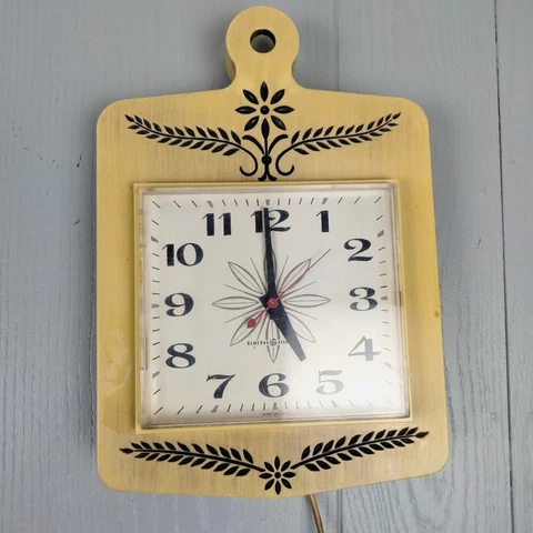 VINTAGE General Electric Wall Clock Beige Mid Century Plug  WORKS Plastic Retro Cover