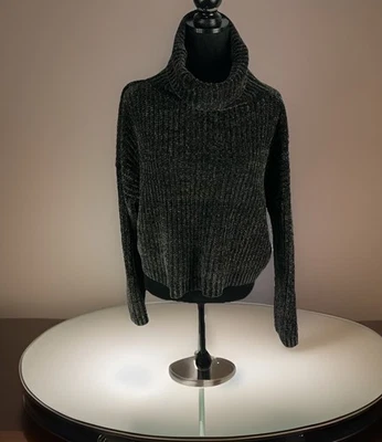 Suéter en Blanco NYC Chenille Recortado Gran Tamaño Capucha Cuello Gris Carbón Talla Mediana Foto 1 de 4