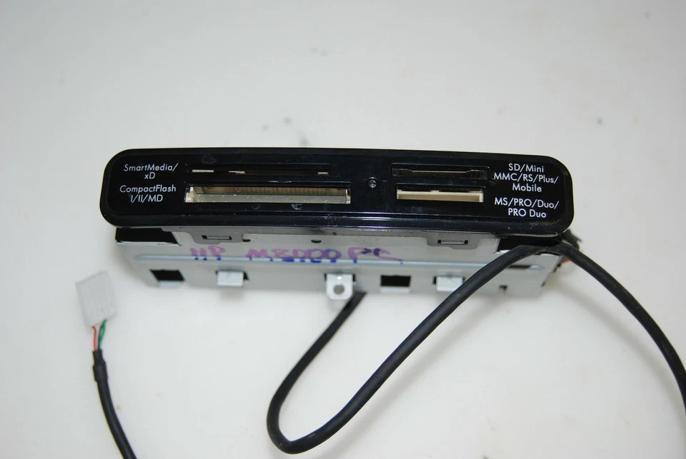 HP M8000PC USB memory card reader - Image 1 of 1