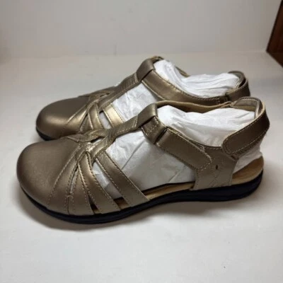 Earth Origins Womens 9 W Platinum Pearlized Leather Strappy Flat Sandals NIB HF6 - Image 1 of 3
