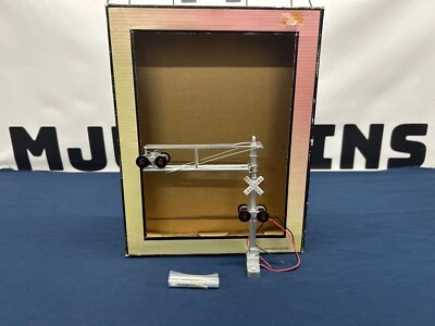 Mth Scale Operating Railroad Crossing Signal (Silver & Black) 30-11006 - Image 1 of 3