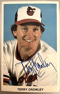 TERRY CROWLEY BALTIMORE ORIOLES AUTOGRAPHED TEAM ISSUED COLOR POSTCARD - Picture 1 of 1
