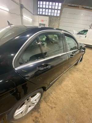 Used Rear Left Door Assembly Rear Side fits: 2013 Mercedes-benz Mercedes c-class Foto 1 de 4