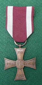 WW11 POLISH CROSS OF VALOUR  MEDAL WITH RIBBON - Picture 1 of 4