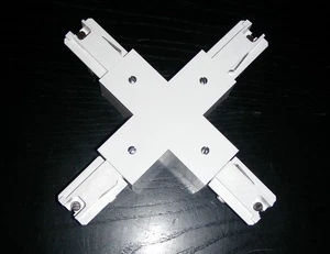 ZumTobel Staff 3-Phasen Kreuz oder X-Verbinder -> 3ph S2801210 Weiß - Picture 1 of 1