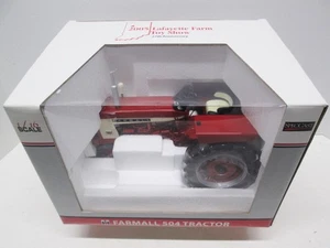 SpecCast FARMALL 504 TRACTOR 1/16 Scale - 2005 LAFAYETTE FARM TOY SHOW  - N.I.B - Picture 1 of 3