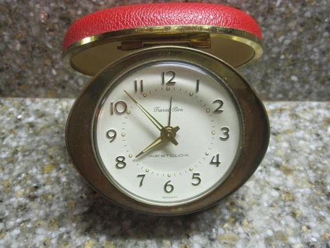 😊 VINTAGE WESTCLOX TRAVEL BEN ALARM CLOCK GERMANY MECHANICAL RED CLAMSHELL 3PT8 Cover