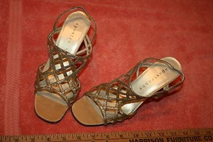 Women's Apostrophe Daria 2 Gilder Gold Heels Shoes size 5 1/2 - Picture 1 of 5