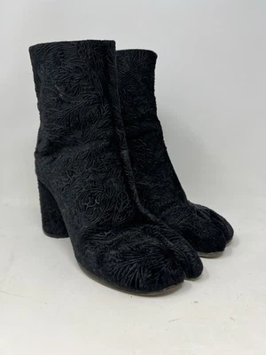 Maison Margiela Velvet Brocade Tabi Boots Size 40 - Image 1 of 4