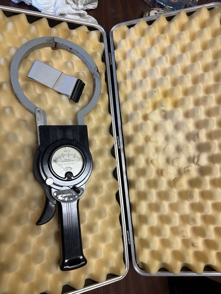 Braçadeira GE vintage amperímetro medidor de corrente CA testador estilo panqueca com estojo  - Imagem 1 de 2