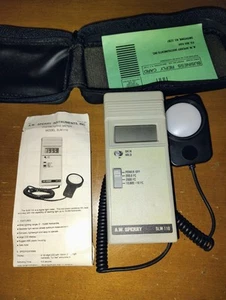 Medidor de luz AW Sperry SLM-110 con estuche de transporte y sensor excelente estado - Imagen 1 de 3