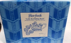 DEPT. 56 STORYBOOK ROTKÄPPCHEN HANDBEMALTE KERAMIK TEEKANNE & 4 TEETASSEN - Bild 1 von 4