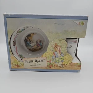 Wedgwood - Peter Rabbit 3-teiliges Set, "Zur Taufe". Teller, Schale und Becher - Bild 1 von 8