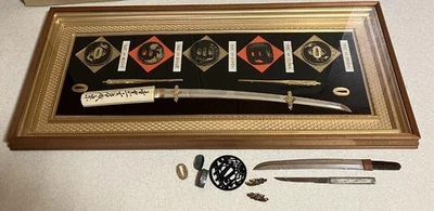 Réplica de espada samurai exibição emoldurada com detalhes em tsuba arte de parede vintage Japão - Imagem 1 de 4