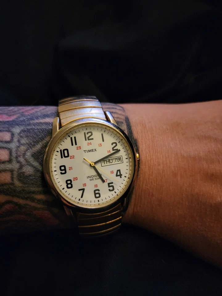 ✨ Timex Indiglo Gold-Tone Dress Watch – Day/Date – Stretch Band – Classic Foto 1 de 1