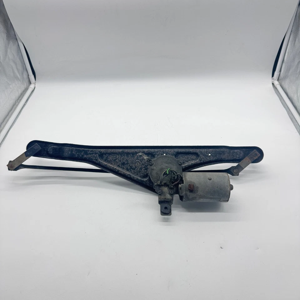 Volkswagen Beetle 1972 — оригинальный б/у мотор стеклоочистителя ветрового стекла - Изображение 1 из 4