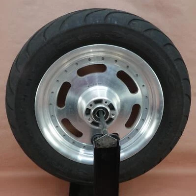 Llanta delantera Michelin 08-13 Harley Davidson Dyna Fat Bob FXDF 130/90 B16 Foto 1 de 4