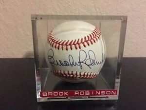 Brook Robinson Autograph Official Major League Baseball with case - Picture 1 of 1