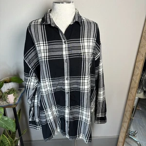 Camisa abotonada de franela a cuadros Old Navy XL ~ negra blanca para mujer - Imagen 1 de 14