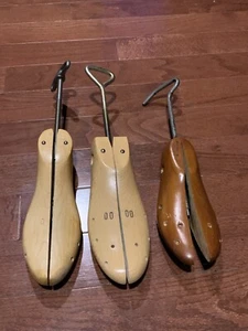 Lot 3 Vintage Wooden Shoe Stretchers - Bild 1 von 7